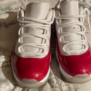 Jordan 11 the retro low cherry 2016